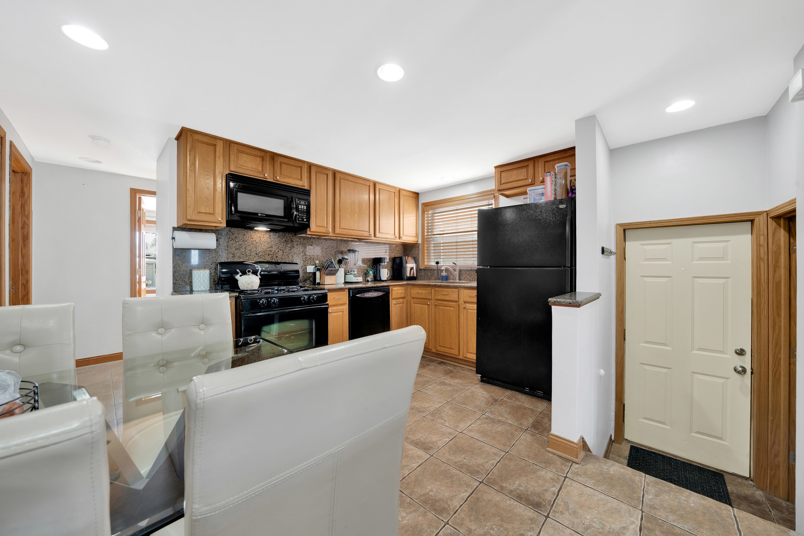 5239 South Rutherford Avenue Chicago, IL 60638 - Photo 7 of 22