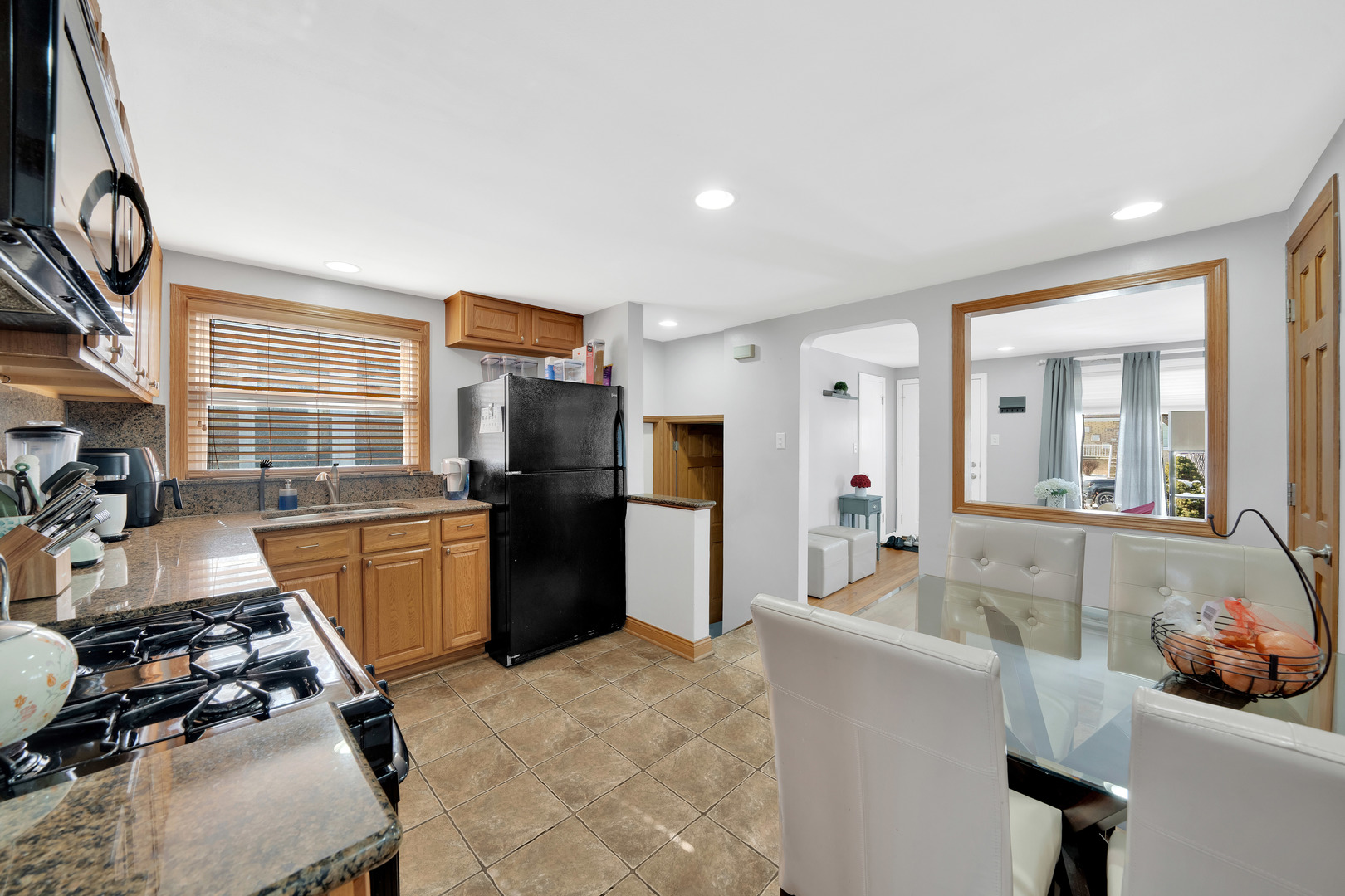 5239 South Rutherford Avenue Chicago, IL 60638 - Photo 8 of 22