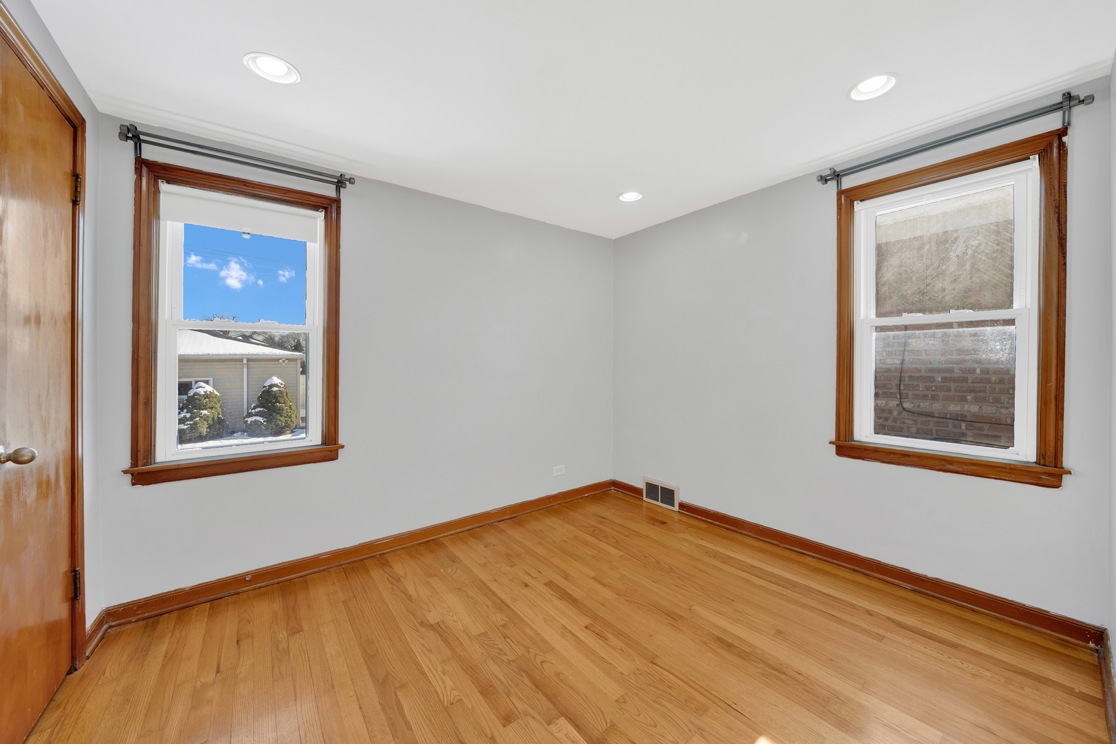 5239 South Rutherford Avenue Chicago, IL 60638 - Photo 10 of 22