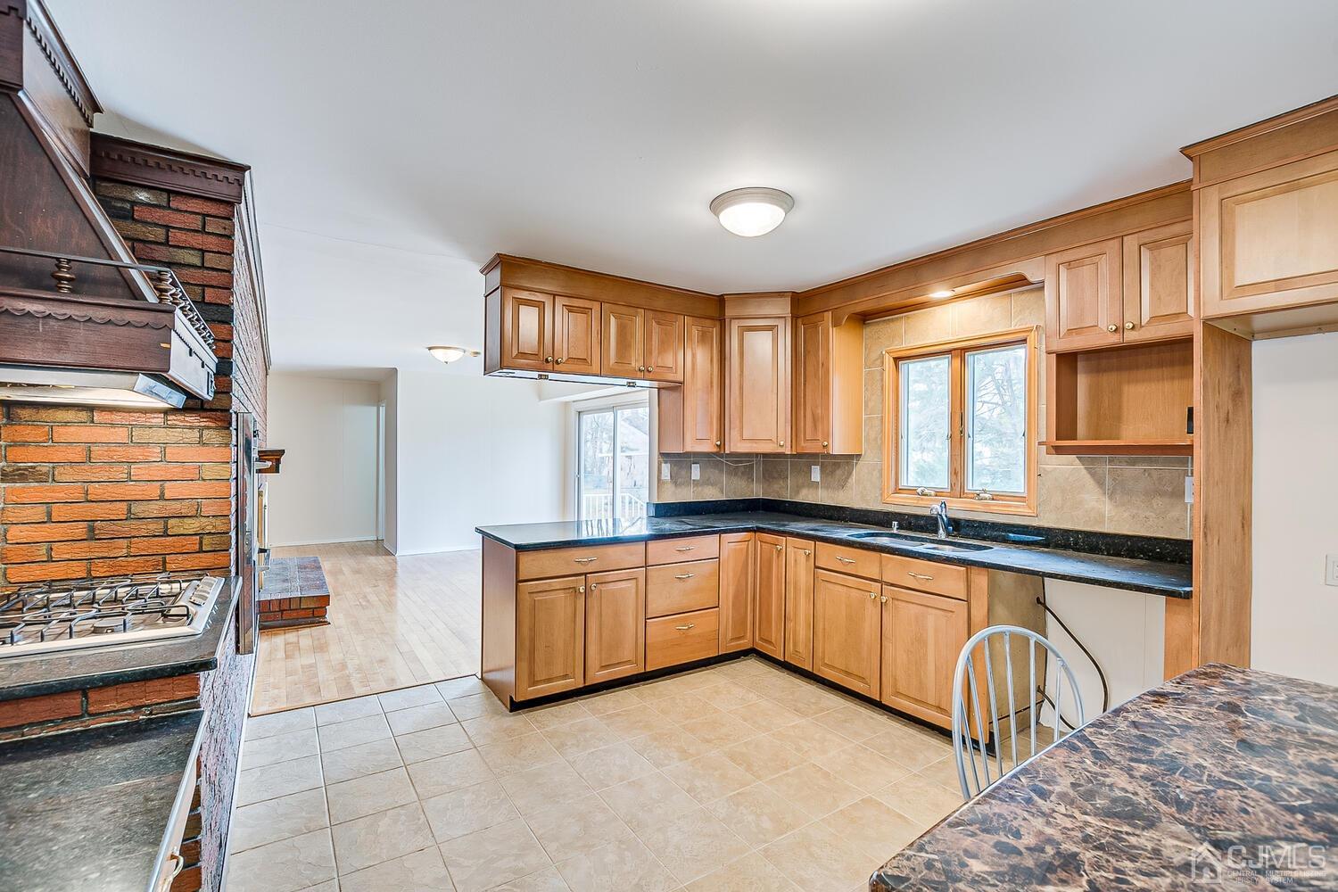 5 Robin Road Edison, NJ 08820 - Photo 13 of 43 a large kitchen with stainless steel appliances granite countertop a stove and a sink