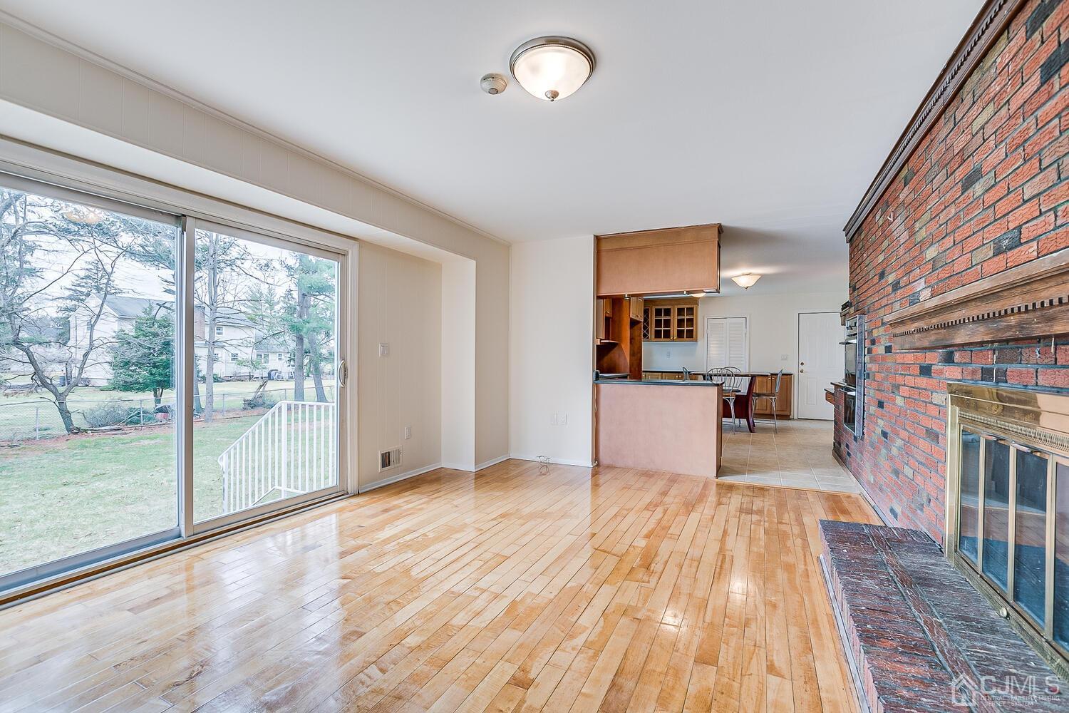 5 Robin Road Edison, NJ 08820 - Photo 15 of 43 a very nice looking room with a large window