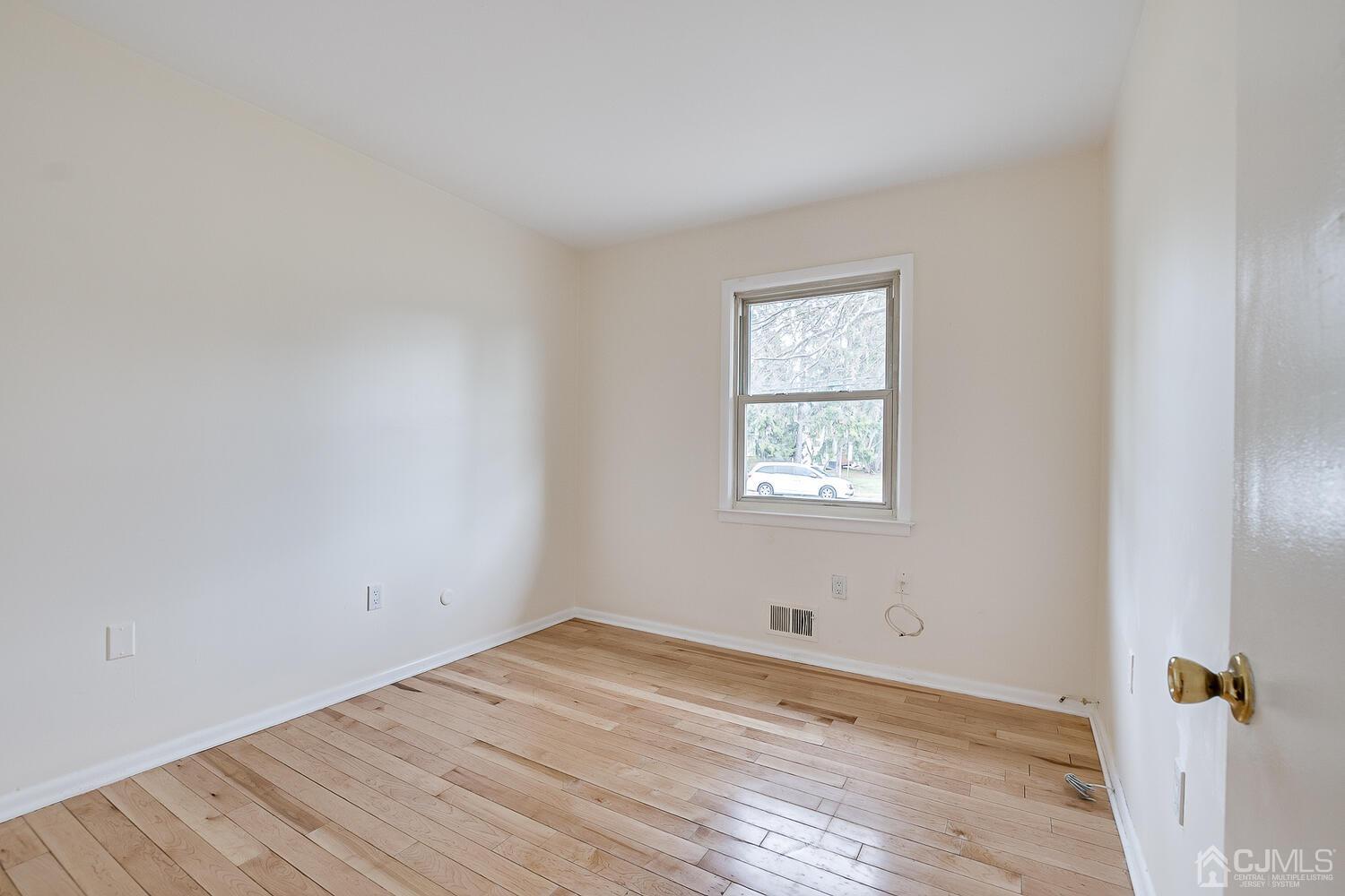 5 Robin Road Edison, NJ 08820 - Photo 24 of 43 an empty room with a window
