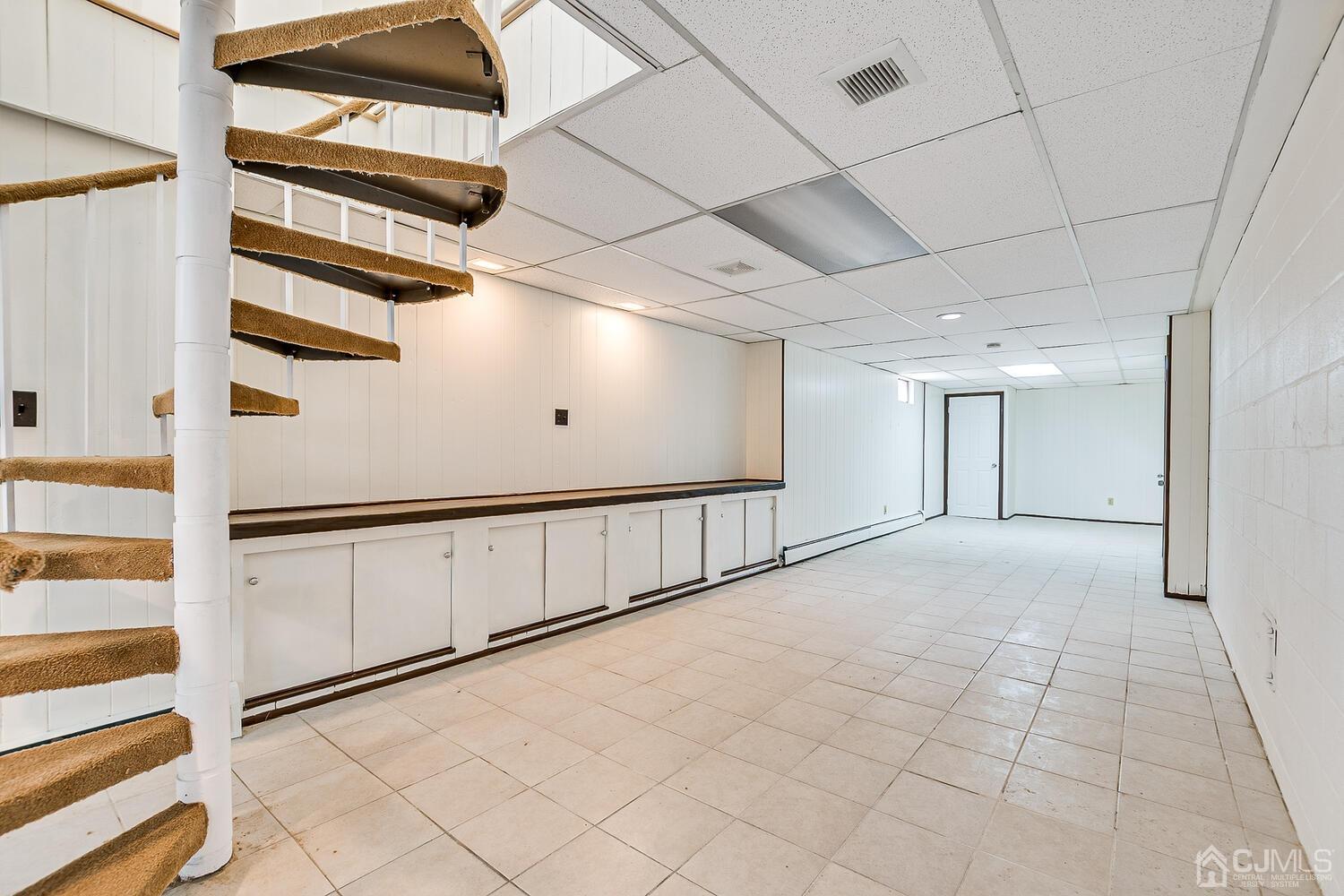 5 Robin Road Edison, NJ 08820 - Photo 29 of 43 a view of an entryway