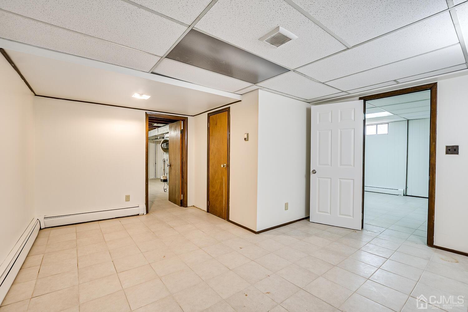 5 Robin Road Edison, NJ 08820 - Photo 31 of 43 a view of an empty room