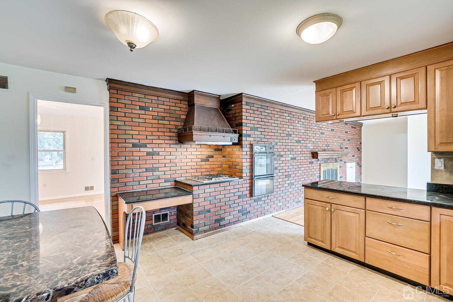 5 Robin Road Edison, NJ 08820 - Photo 8 of 43 a view of livingroom with furniture