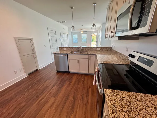 $2,400 | 3927 Four Poles Park Drive, North Charleston, SC 29405