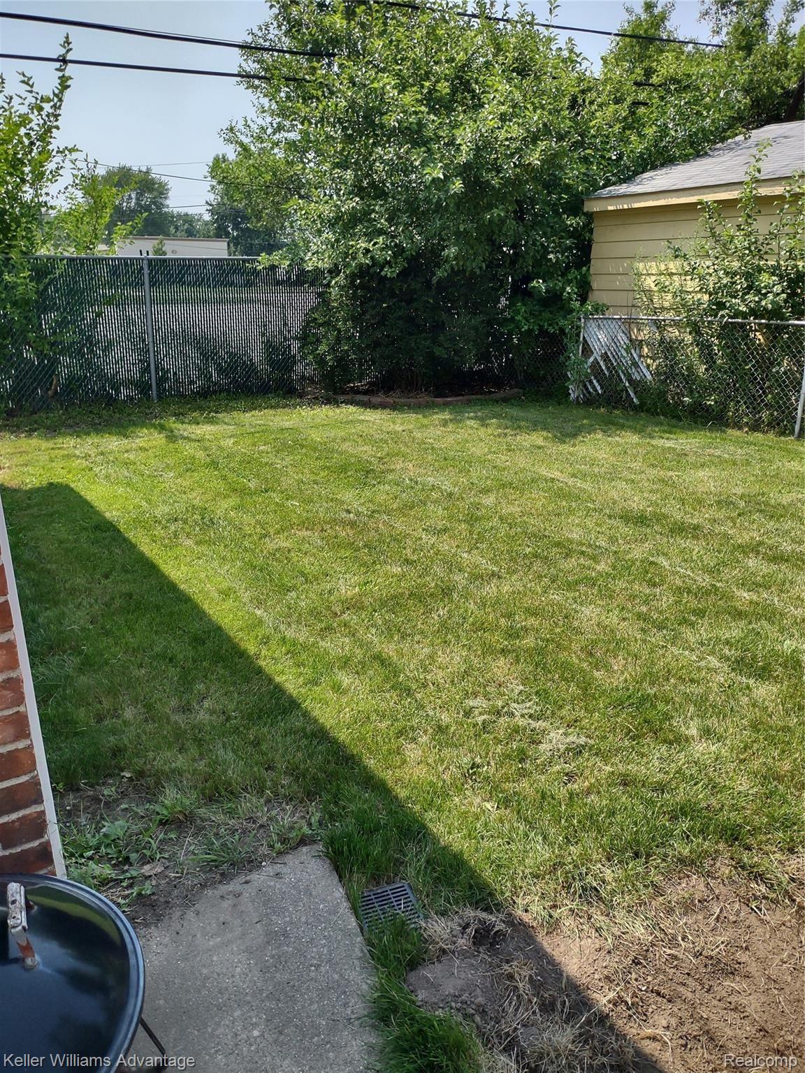 346 Sherbourne Street Inkster, MI 48141 - Photo 17 of 17 Backyard.jpg