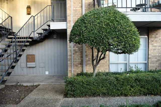 $1,350 | 10232 Regal Oaks Drive, Unit 32B, Dallas, TX 75230