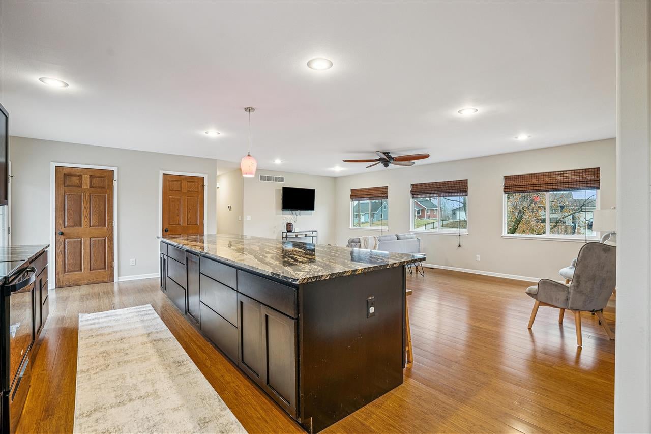 2944 Oakland Road Northeast Cedar Rapids, IA 52402 - Photo 14 of 29 Gallery Image 14