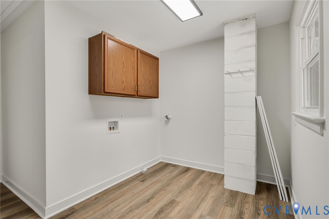 16430 St Peters Church Road Montpelier, VA 23192 - Photo 20 of 30 a view of a hallway with wooden floor and entryway