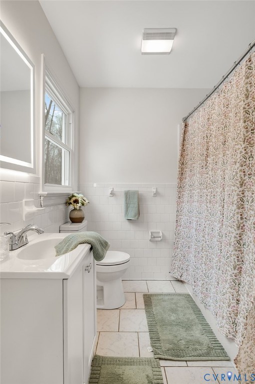 16430 St Peters Church Road Montpelier, VA 23192 - Photo 10 of 30 a bathroom with a sink toilet and shower