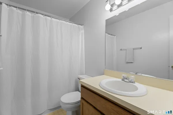 $2,100 | 213 Oakland Street, Unit D, Manchester, CT 06042