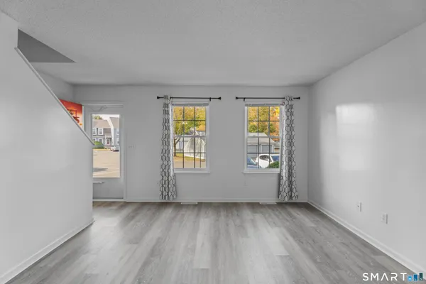 $2,100 | 213 Oakland Street, Unit D, Manchester, CT 06042