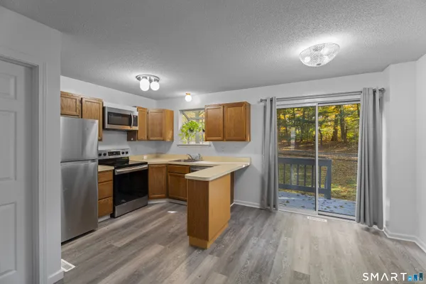 $2,100 | 213 Oakland Street, Unit D, Manchester, CT 06042