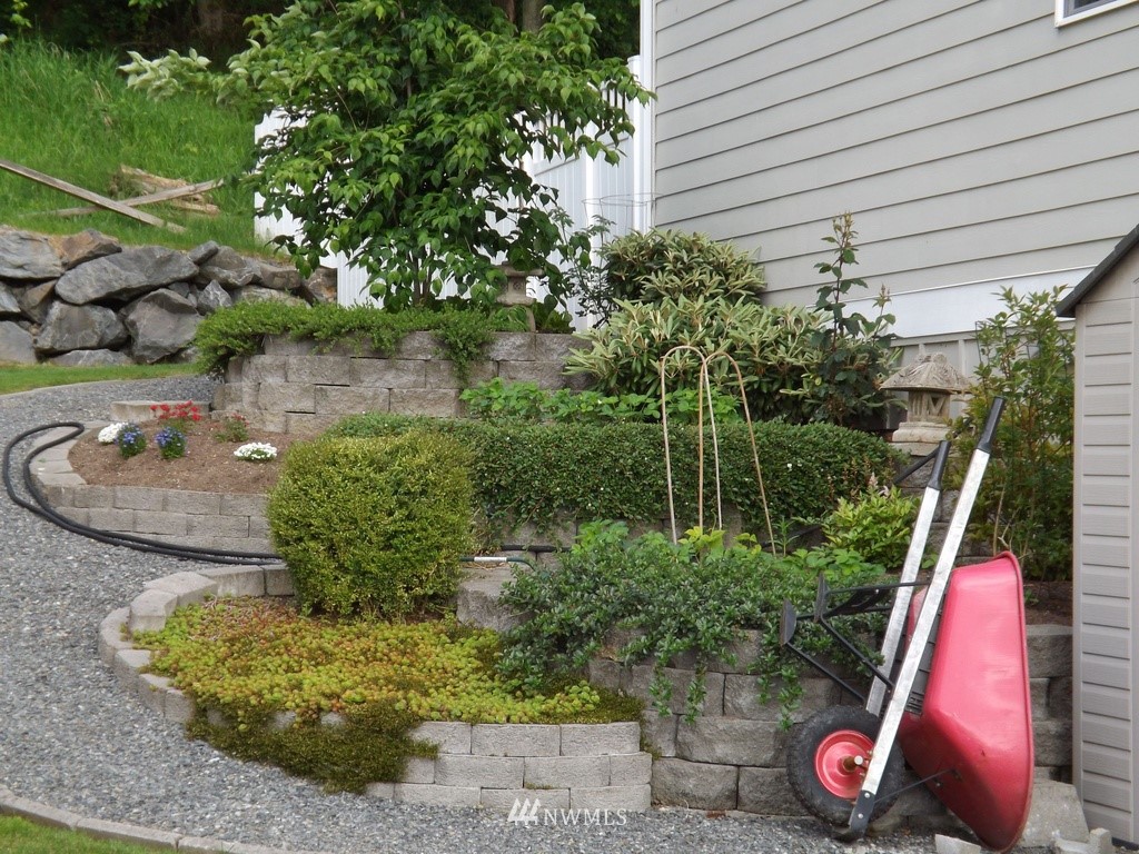 5908 Larimer Road Everett, WA 98208 - Photo 3 of 9