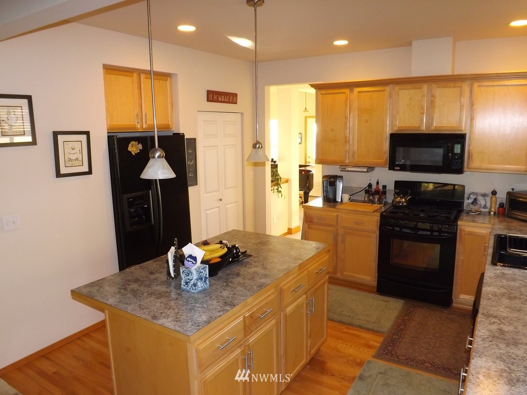 5908 Larimer Road Everett, WA 98208 - Photo 4 of 9