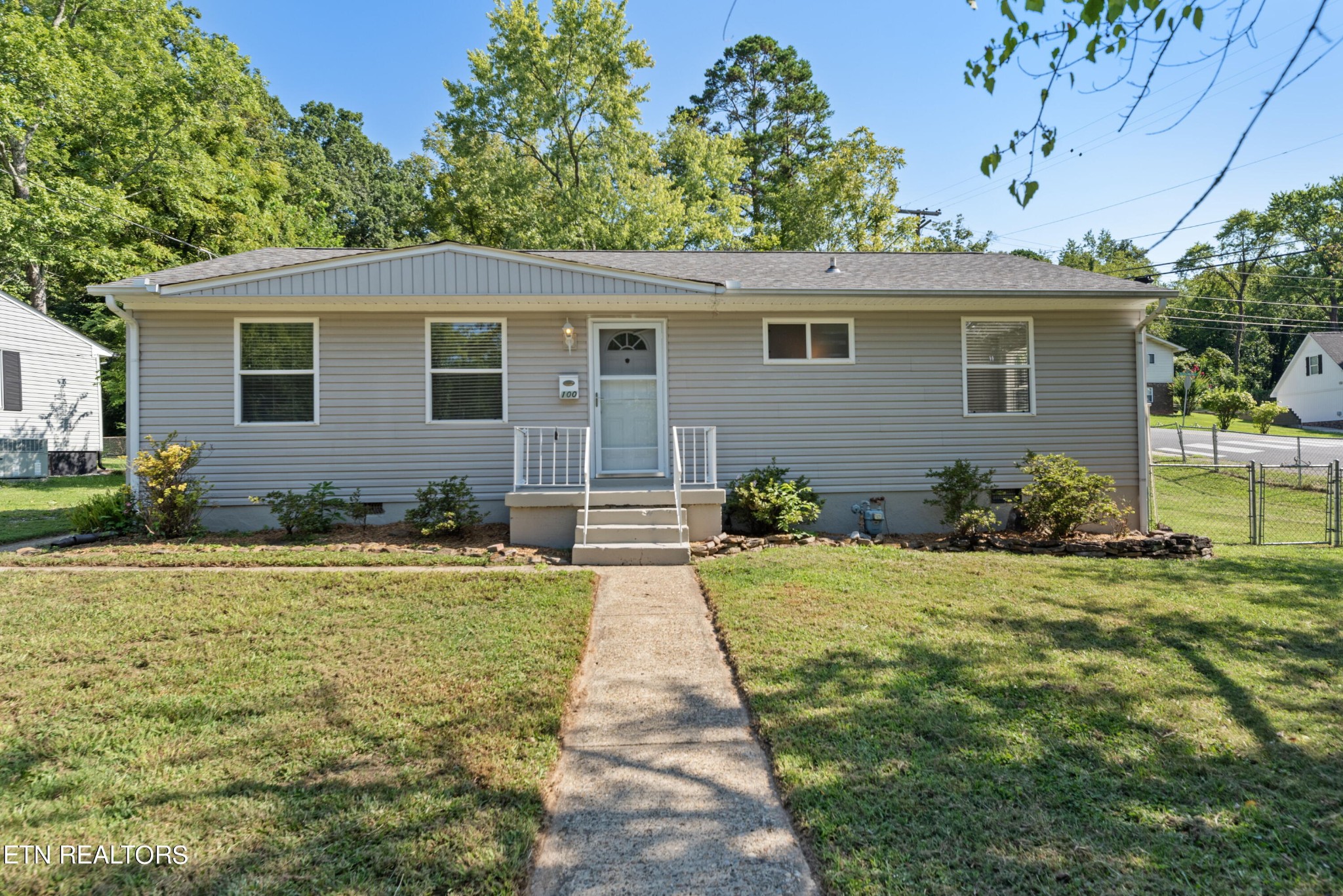 100 Ashland Lane Oak Ridge, TN 37830 - Photo 1 of 26 Gallery Image 1