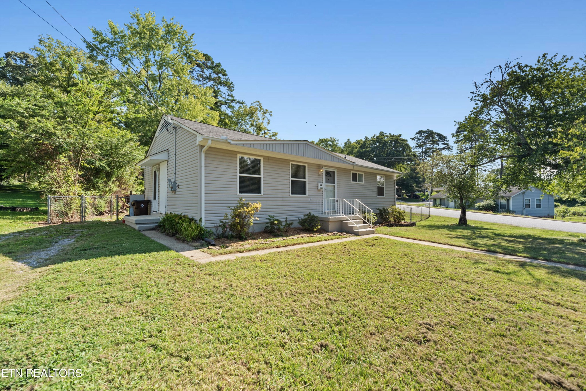 100 Ashland Lane Oak Ridge, TN 37830 - Photo 2 of 26 Gallery Image 2