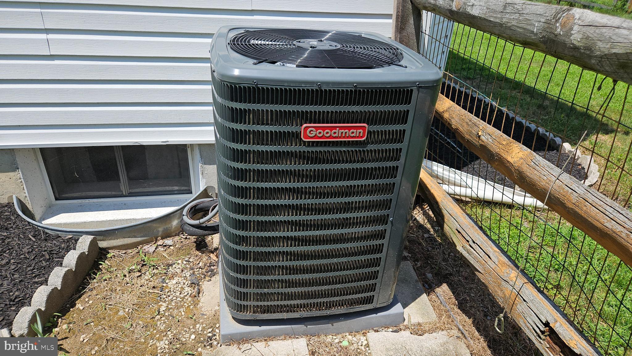 29 Bastille Loop Newark, DE 19702 - Photo 33 of 34 a bathroom with a toilet and a shower
