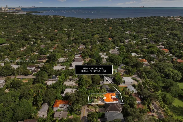 a sign that is sitting on a brick wall