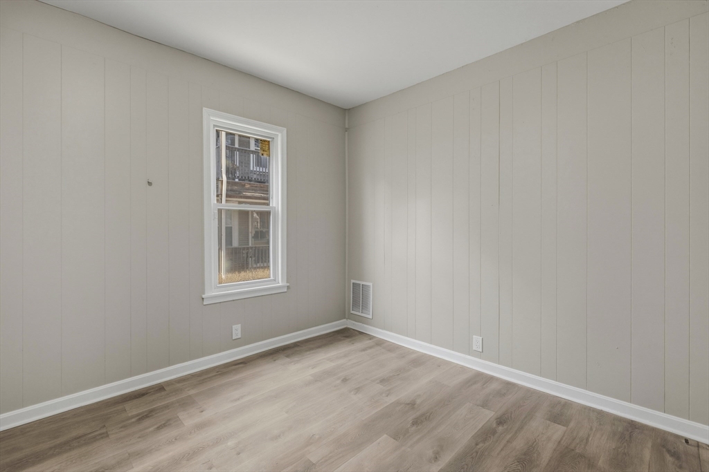 207-209 White Street Springfield, MA 01108 - Photo 9 of 35