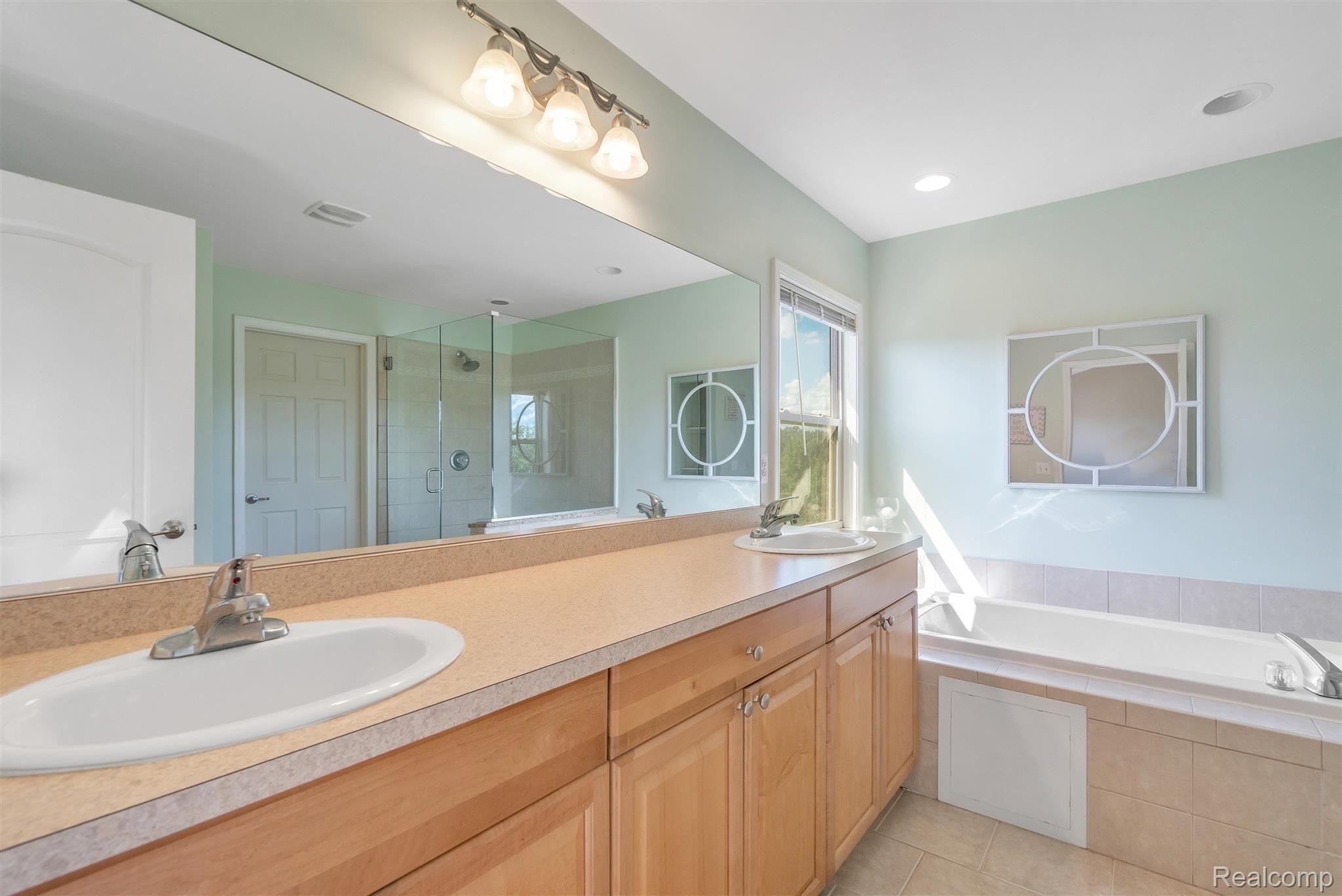 7331 Hartland Road Fenton, MI 48430 - Photo 23 of 51 28-7331-Hartland-Rd-WindowStill-Rea.jpg
