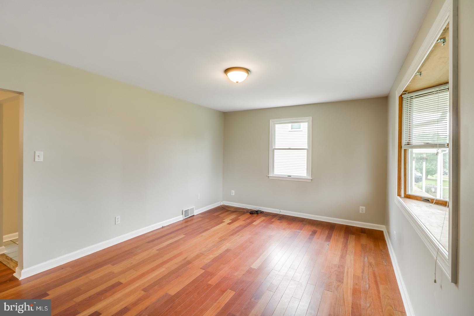 124 Upland Road Brookhaven, PA 19015 - Photo 3 of 28 Gallery Image 3