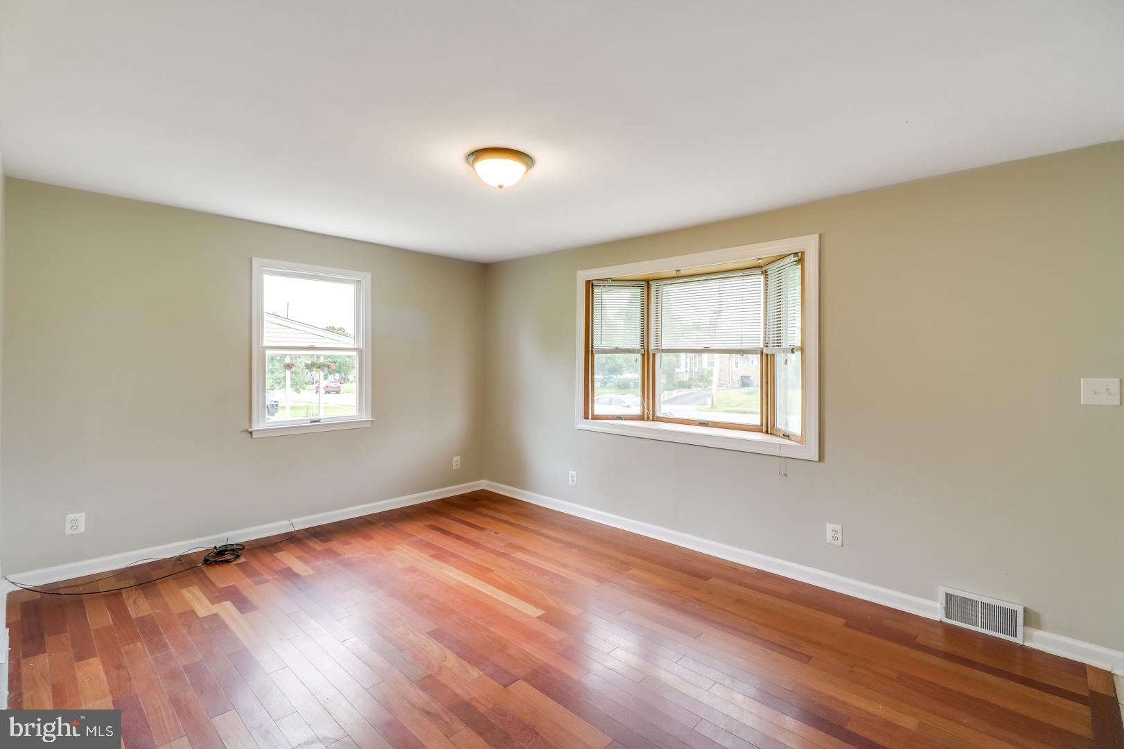124 Upland Road Brookhaven, PA 19015 - Photo 4 of 28 Gallery Image 4