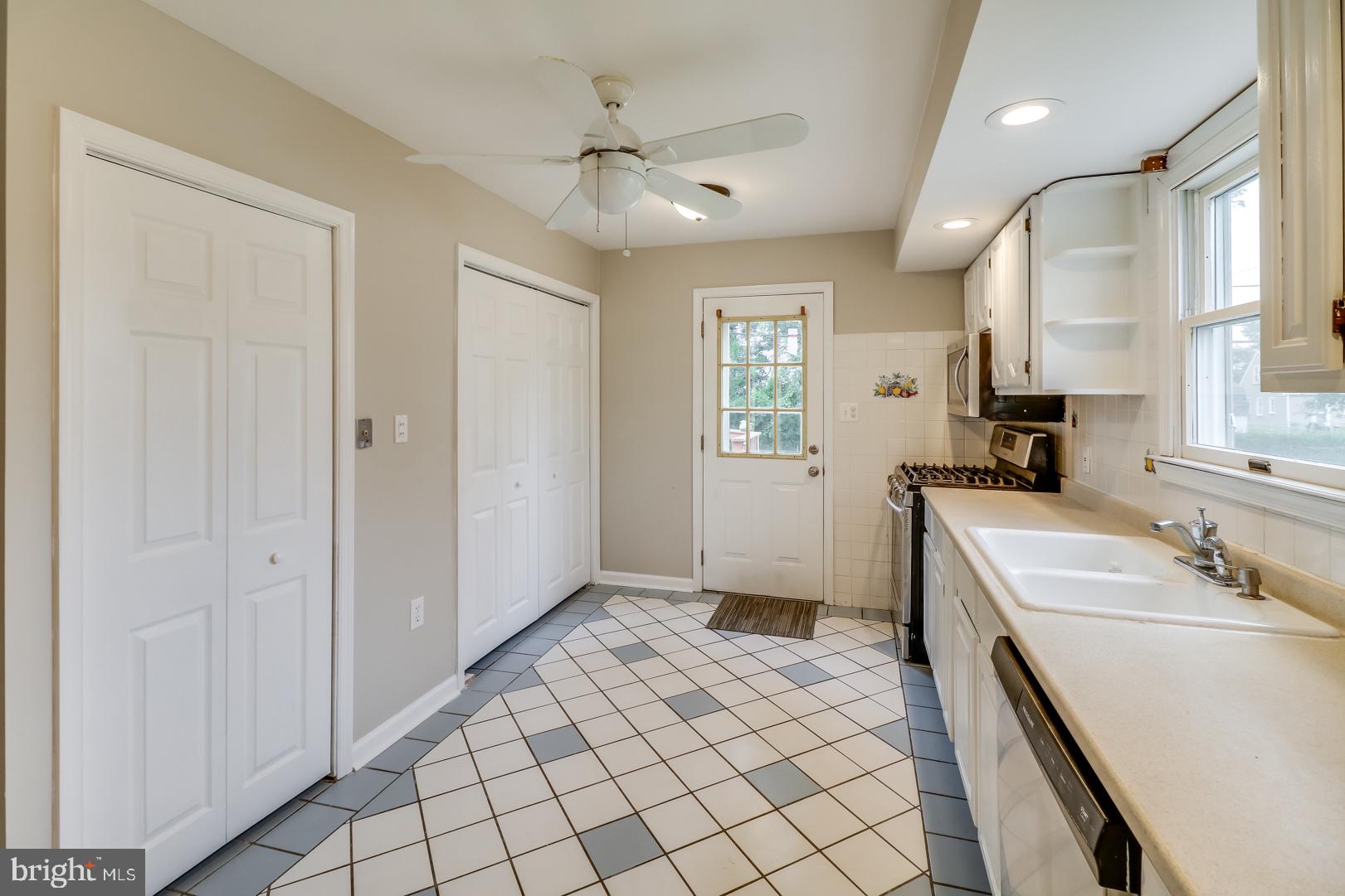 124 Upland Road Brookhaven, PA 19015 - Photo 6 of 28 Gallery Image 6