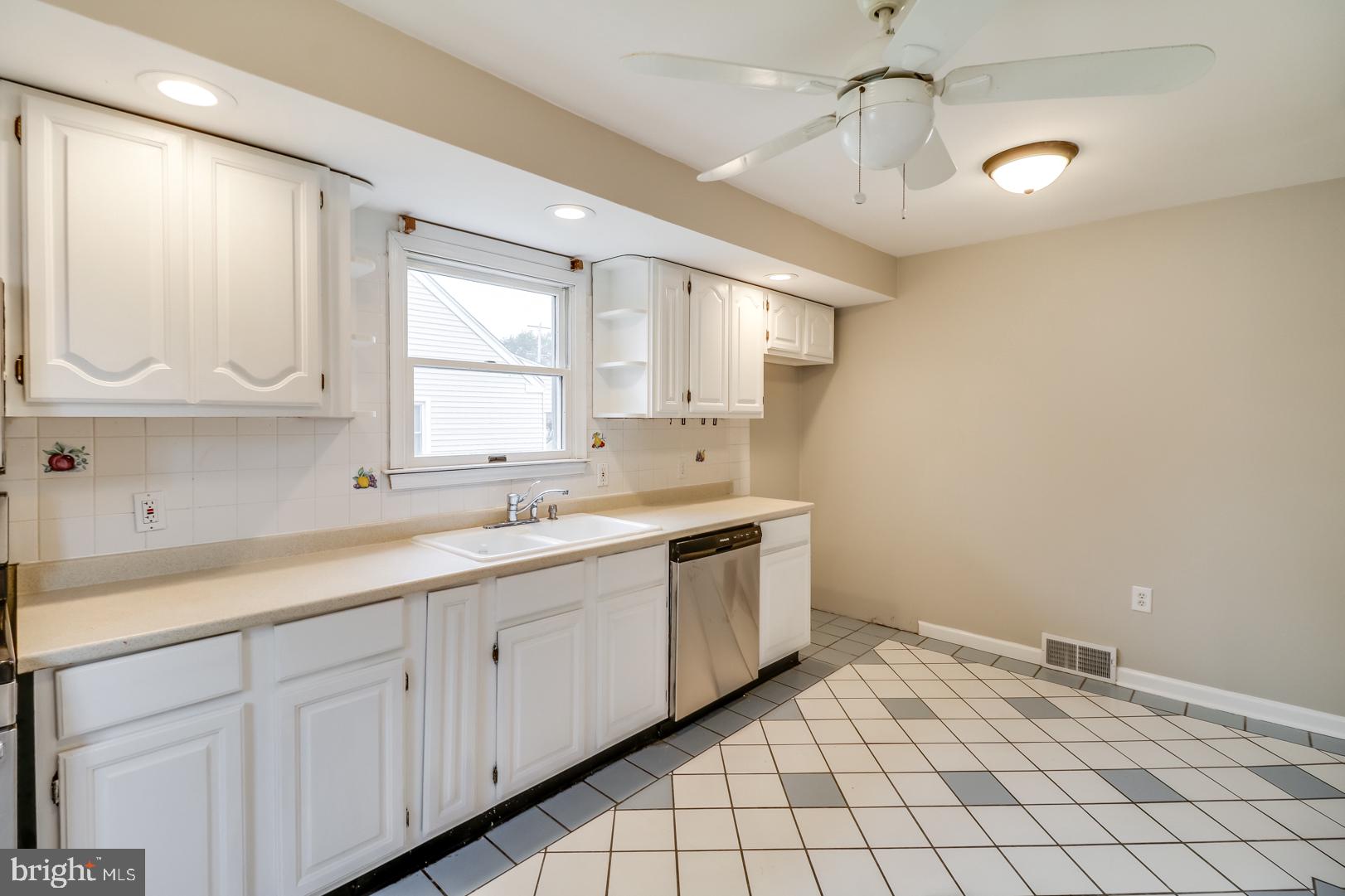 124 Upland Road Brookhaven, PA 19015 - Photo 8 of 28 Gallery Image 8