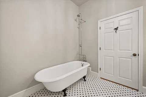 $1,200,000 | 1765 North Mockingbird Lane, Midlothian, TX 76065