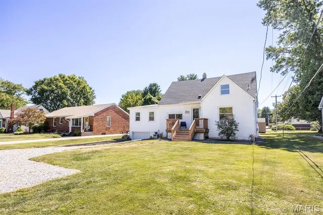 $185,000 | 749 East Woodland Drive, East Alton, IL 62024