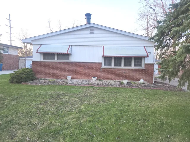 $193,000 | 71 Arquilla Drive East, Chicago Heights, IL 60411