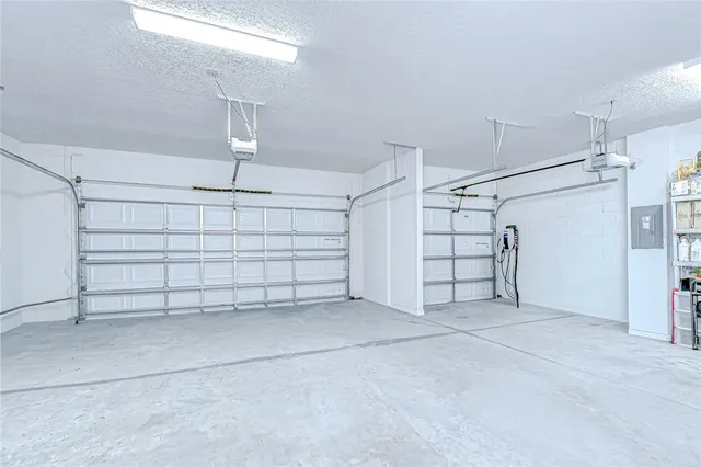 a view of back yard of the house