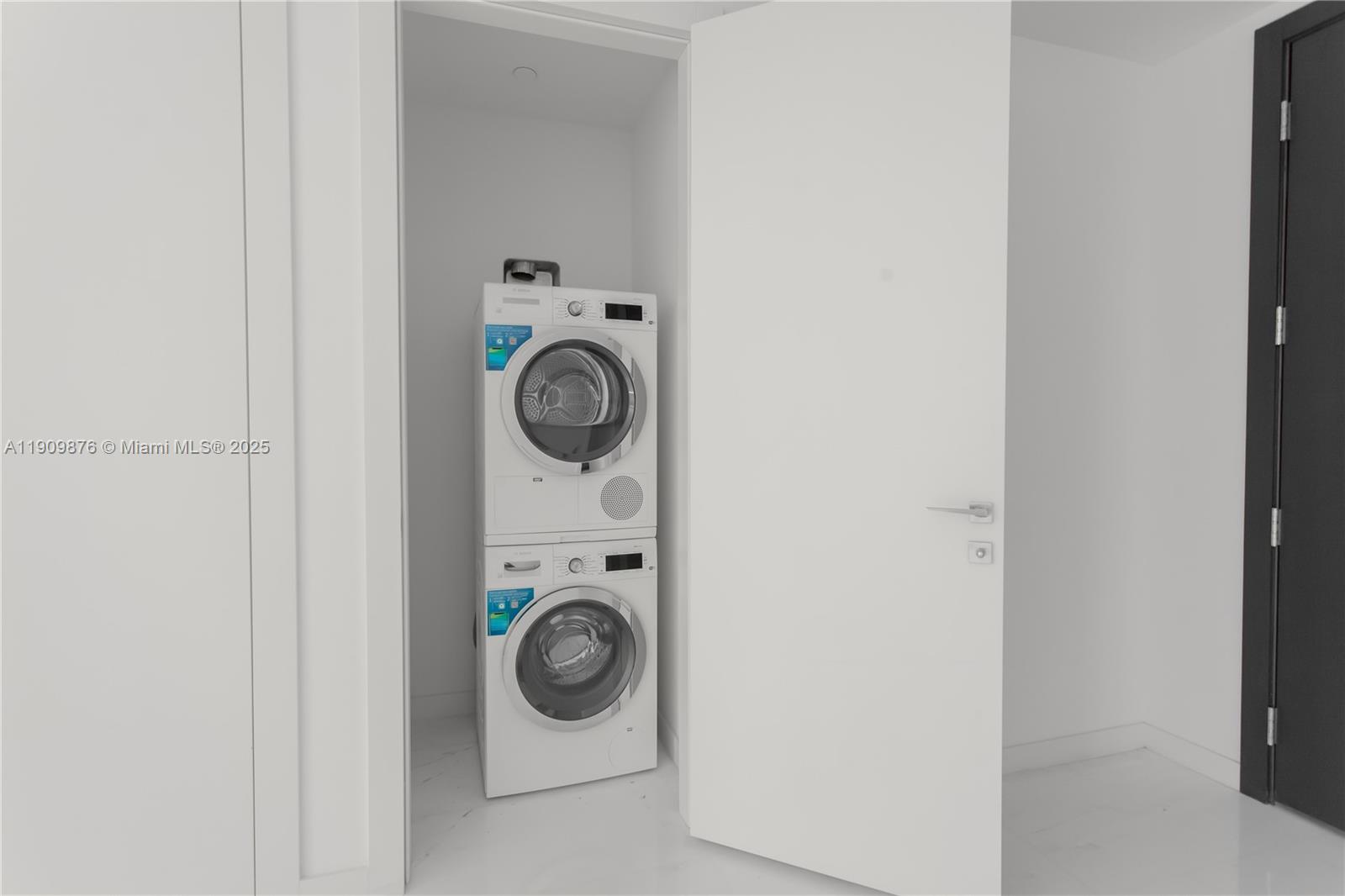 300 Biscayne Blvd Way, Unit 1003 Miami, FL 33131 - Photo 13 of 31