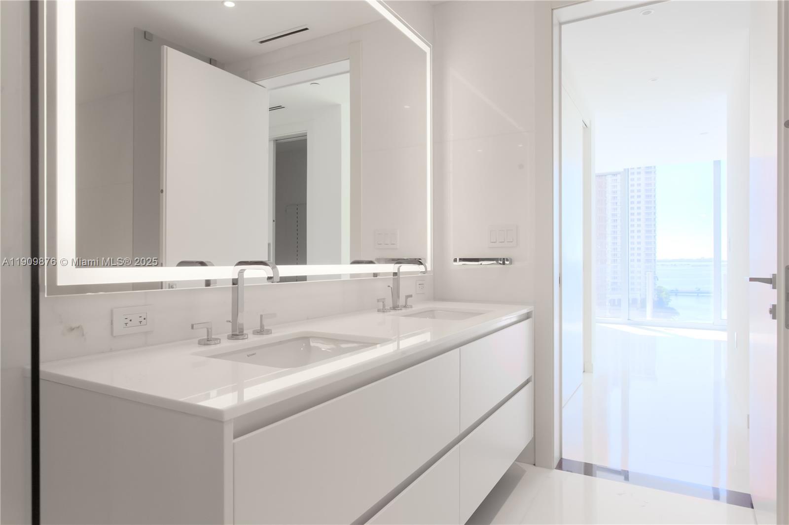 300 Biscayne Blvd Way, Unit 1003 Miami, FL 33131 - Photo 17 of 31