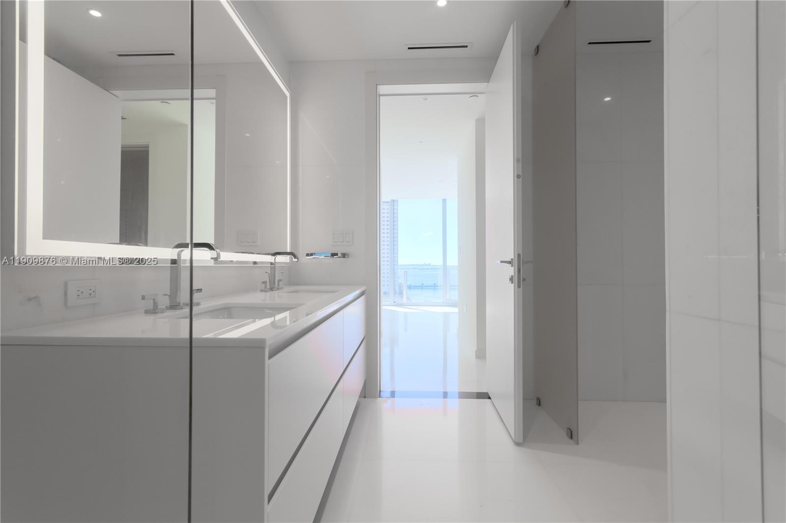 300 Biscayne Blvd Way, Unit 1003 Miami, FL 33131 - Photo 21 of 31