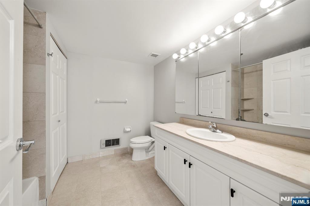 100 Old Palisade Road, Unit 914 Fort Lee, NJ 07024 - Photo 13 of 22