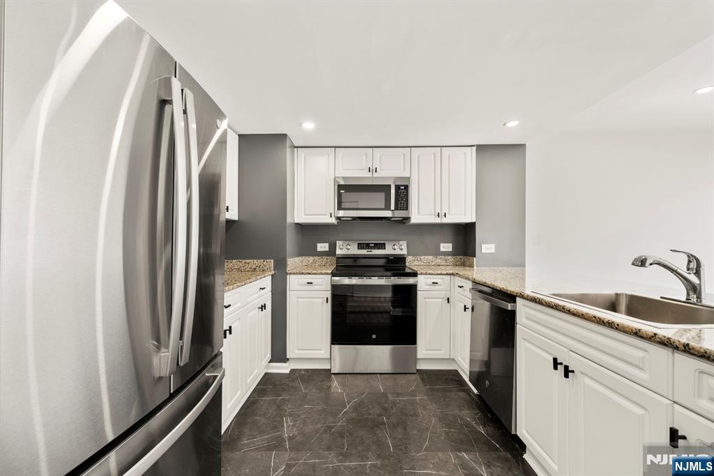 100 Old Palisade Road, Unit 914 Fort Lee, NJ 07024 - Photo 3 of 22