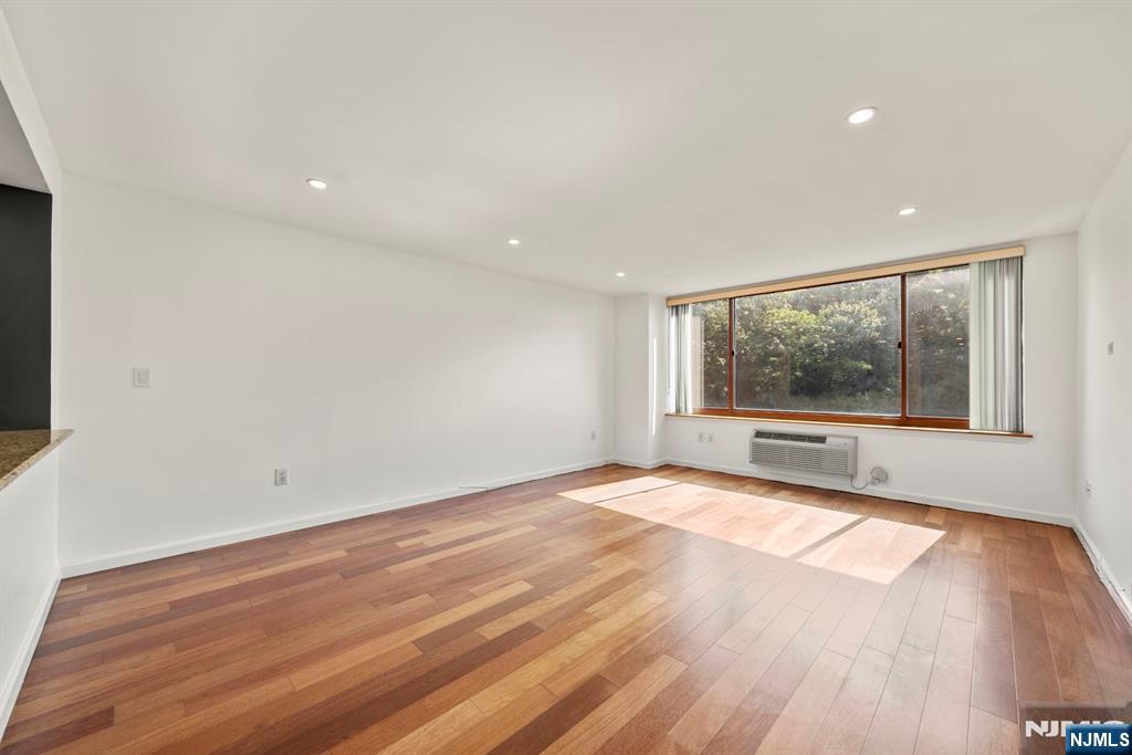 100 Old Palisade Road, Unit 914 Fort Lee, NJ 07024 - Photo 5 of 22