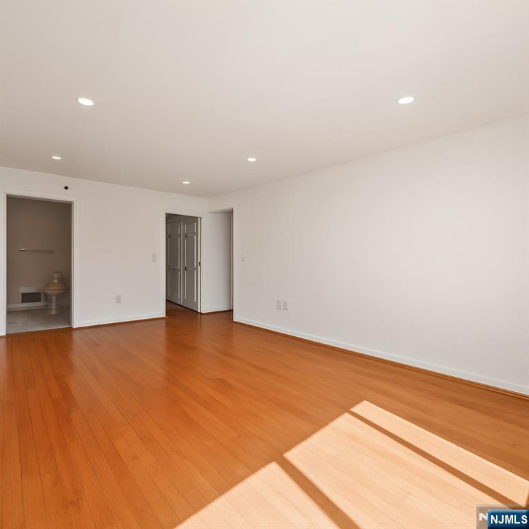 100 Old Palisade Road, Unit 914 Fort Lee, NJ 07024 - Photo 10 of 22