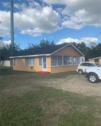 a view of a house with a yard