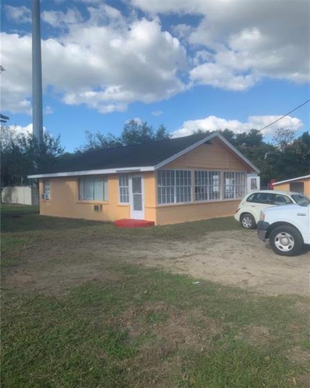 6117 Southeast Earp Road Belleview, FL 34420 - Photo 2 of 6 a view of a house with a yard