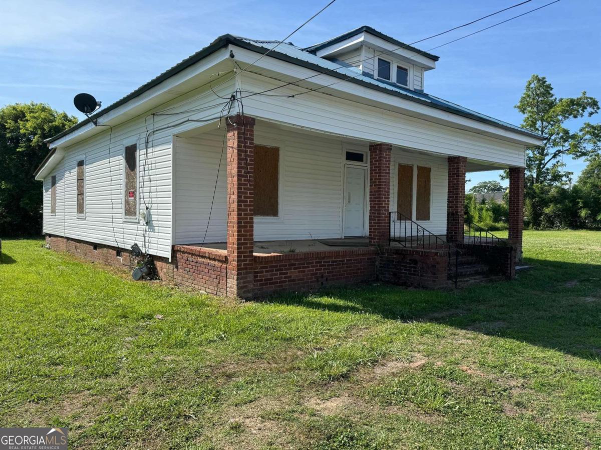 214 Campbell Street Elberton, GA 30635 - Photo 2 of 9 a view of a house with a yard