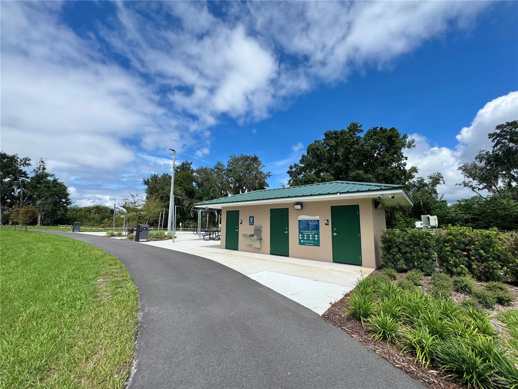 292 Winter Ridge Boulevard, Unit 292 Winter Haven, FL 33881 - Photo 35 of 37 front view of a house with a yard