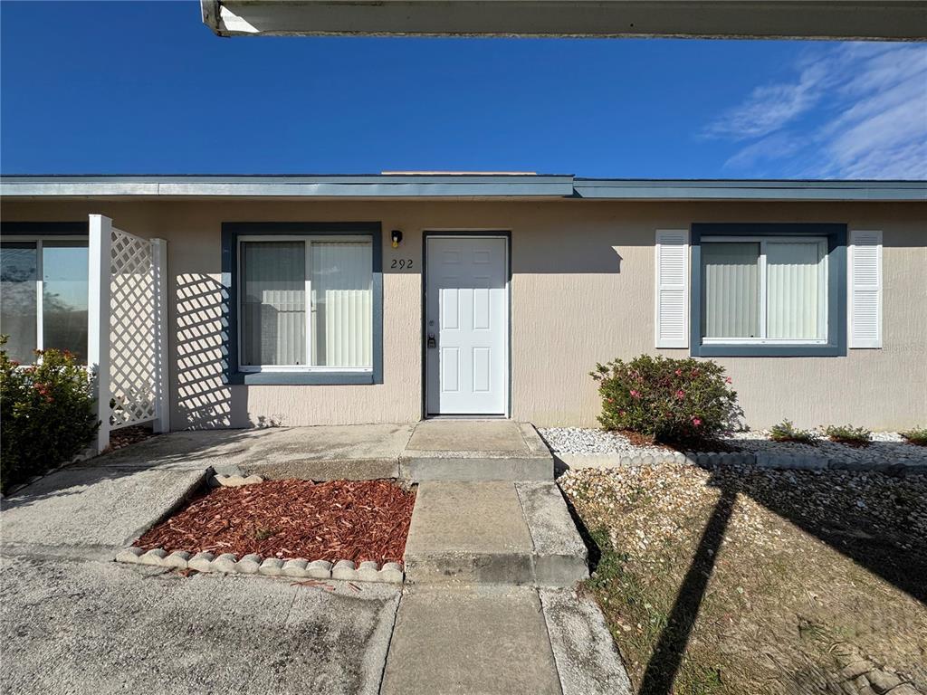 292 Winter Ridge Boulevard, Unit 292 Winter Haven, FL 33881 - Photo 36 of 37 a front view of a house with garden
