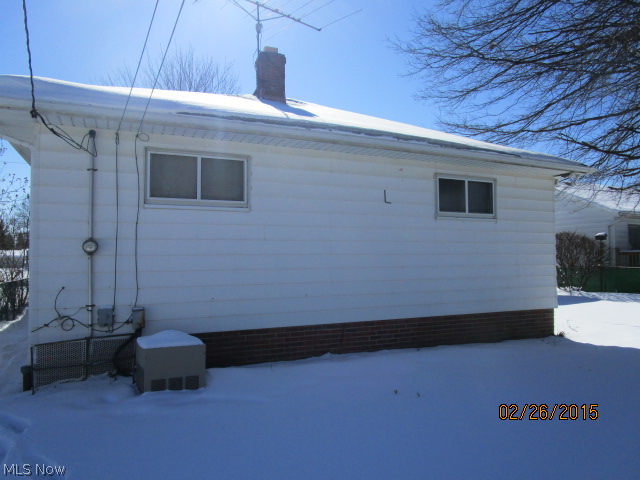4417 Urban Road Cleveland, OH 44121 - Photo 3 of 22