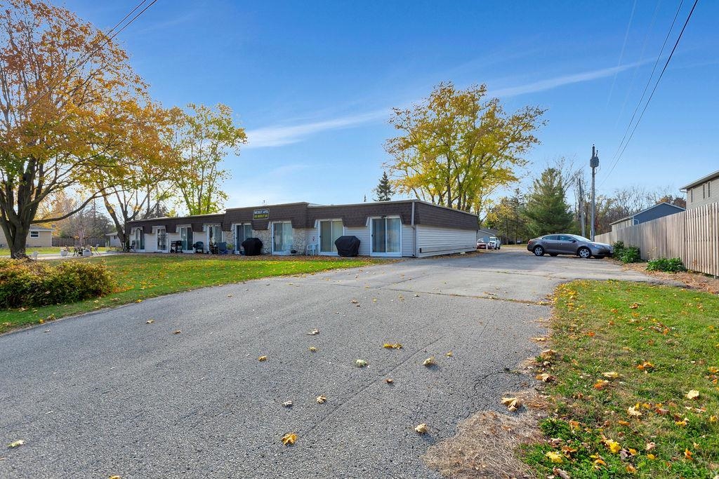 1071 South Nicolet Road Appleton, WI 54914 - Photo 2 of 10