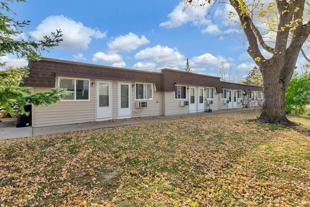 $1,395,000 | 1071 South Nicolet Road, Appleton, WI 54914