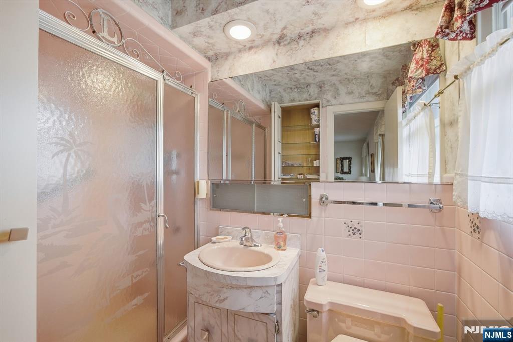 1111 Cumbermeade Road Fort Lee, NJ 07024 - Photo 19 of 30 Gallery Image 19